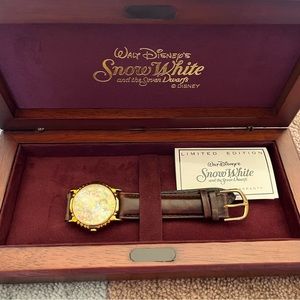 Rare Limited Edition Walt Disney Snow White And The Seven Dwarfs Watch